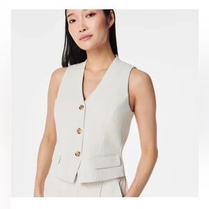 NWT SPANX® Carefree Crepe Vest Top with No-Show Coverage - XS- Parchment